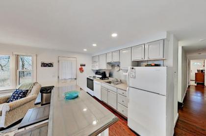 Chic Updated Coastal Condo - Stroll 1 Min to Shore condo