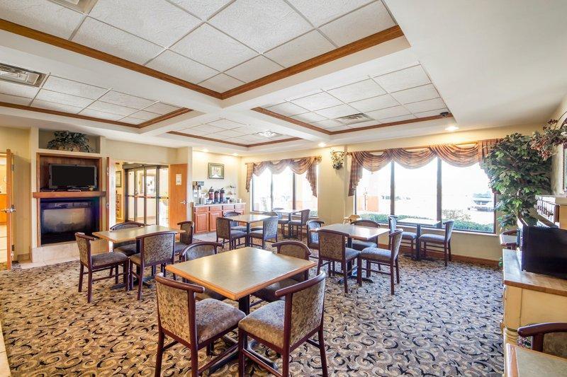 Quality Inn & Suites MidAmerica Industrial Park Area - main image