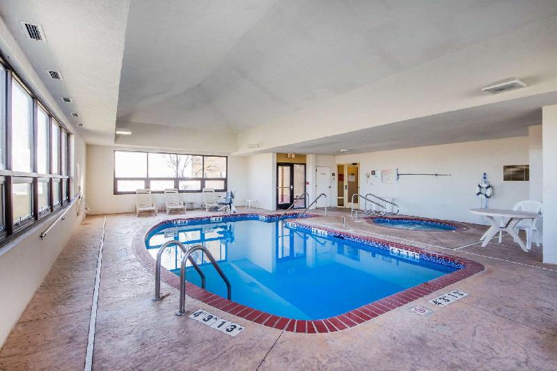 Quality Inn & Suites MidAmerica Industrial Park Area - image 3
