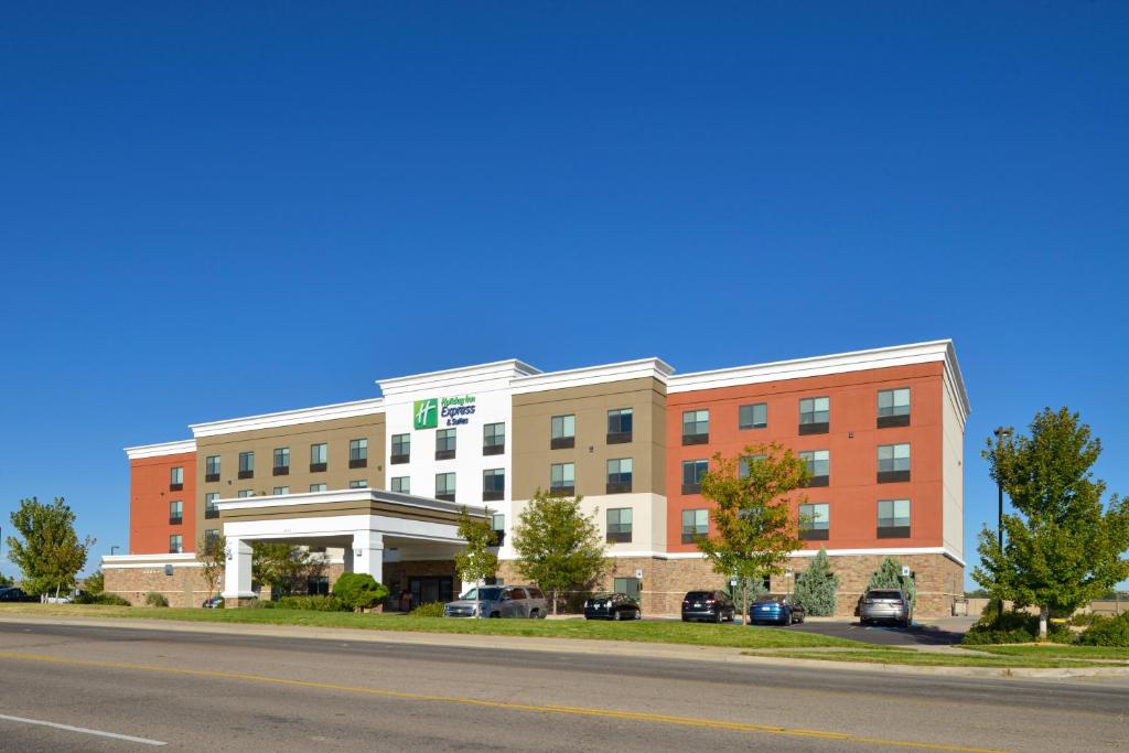 Holiday Inn Express & Suites Pueblo an IHG Hotel - main image