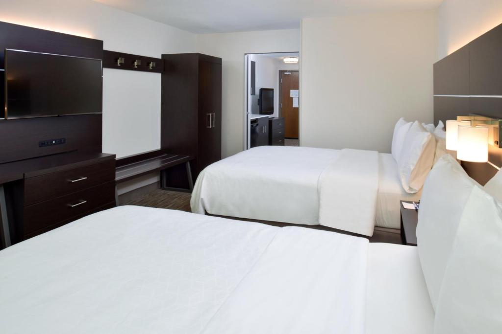 Holiday Inn Express & Suites Pueblo an IHG Hotel - image 2