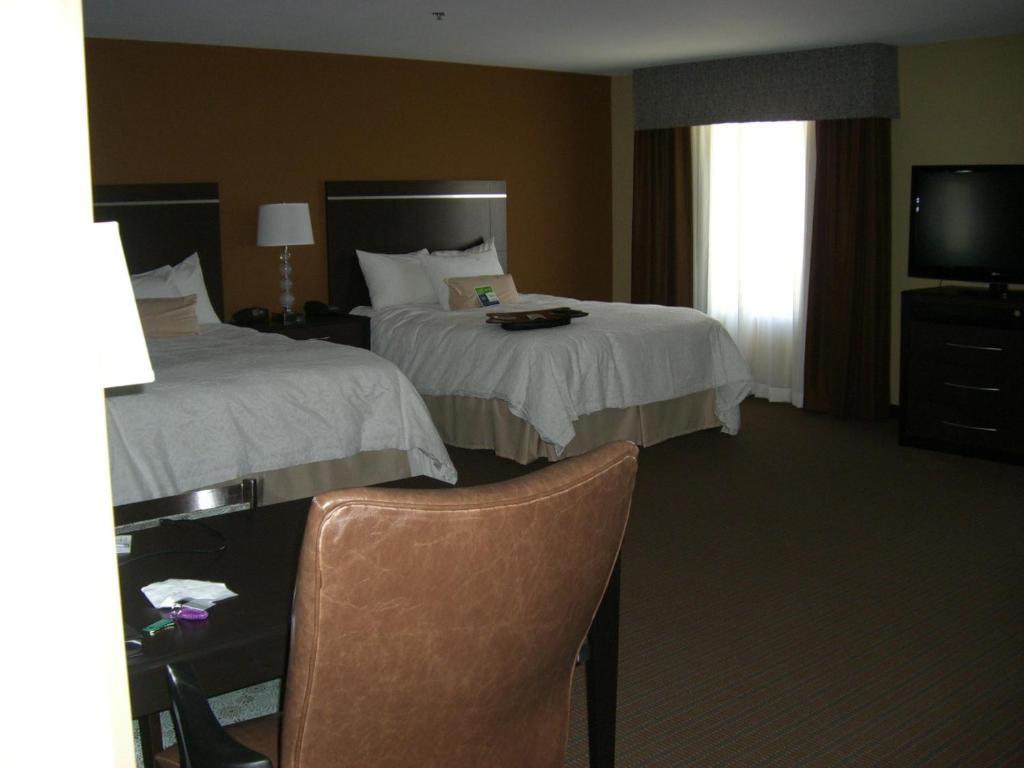 Hampton Inn and Suites Pueblo/North - image 2