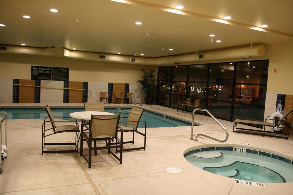 Hampton Inn and Suites Pueblo/North - image 3
