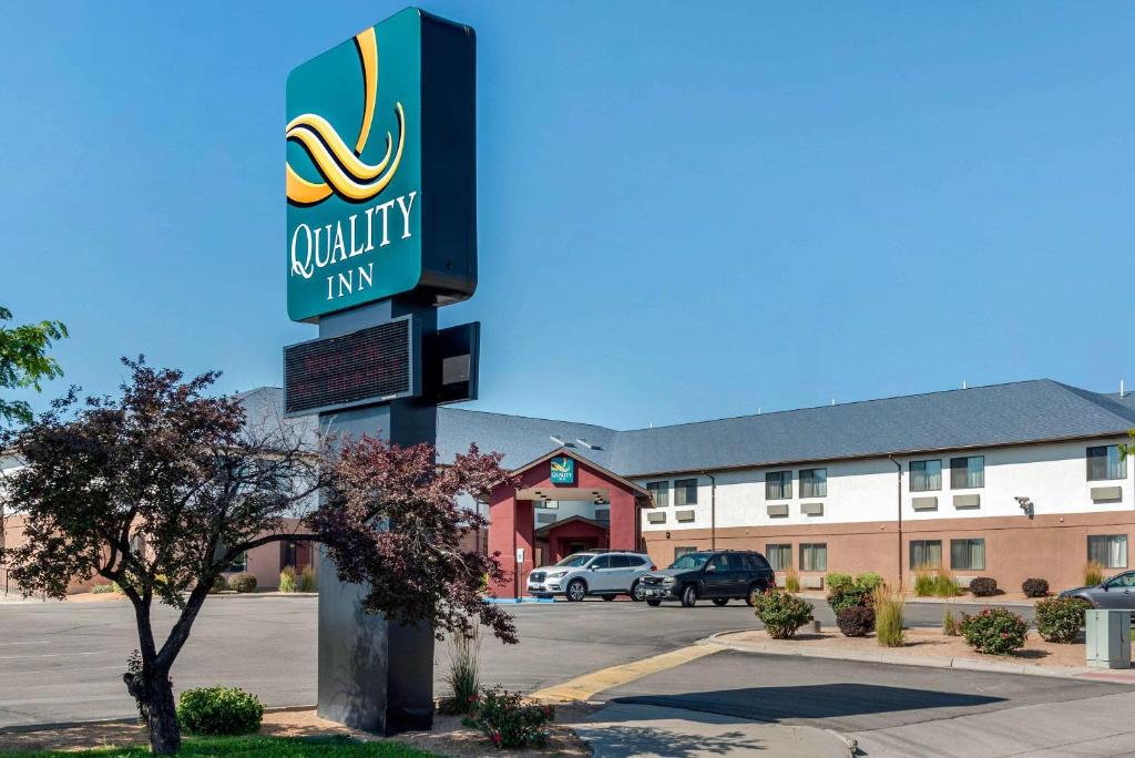 Quality Inn - image 3