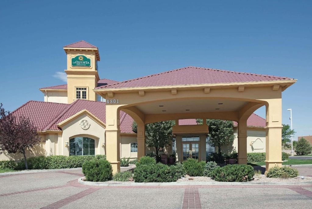 La Quinta by Wyndham Pueblo - image 4