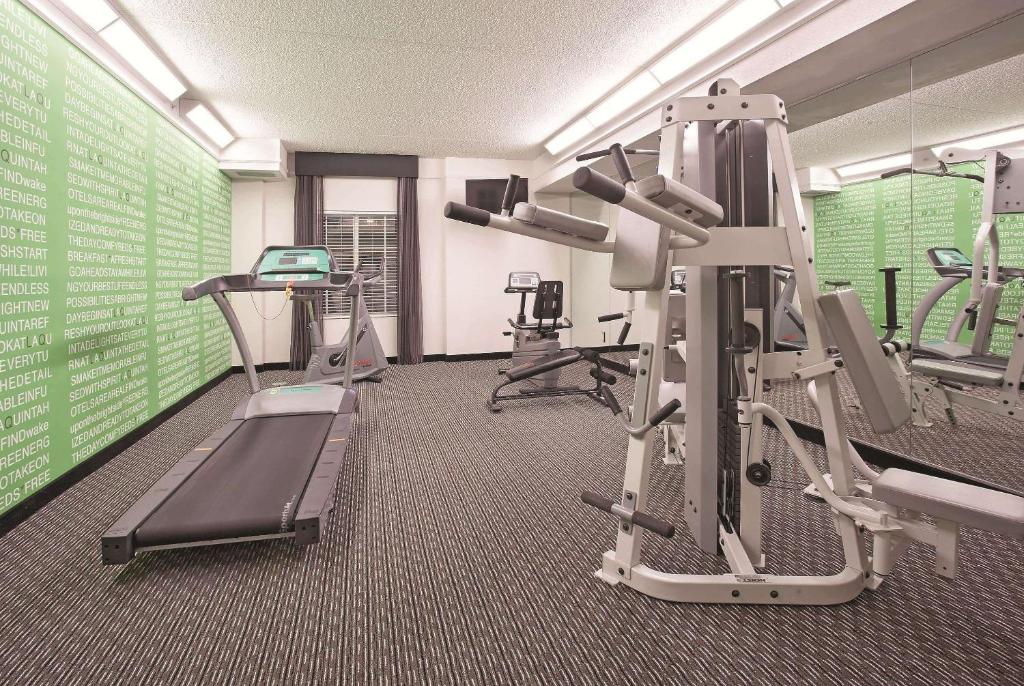La Quinta by Wyndham Pueblo - image 7