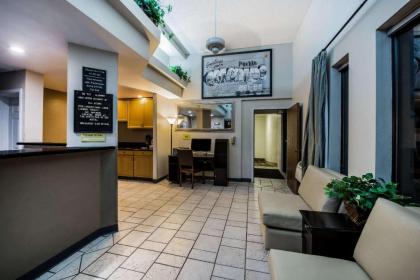 Super 8 by Wyndham Pueblo - image 12
