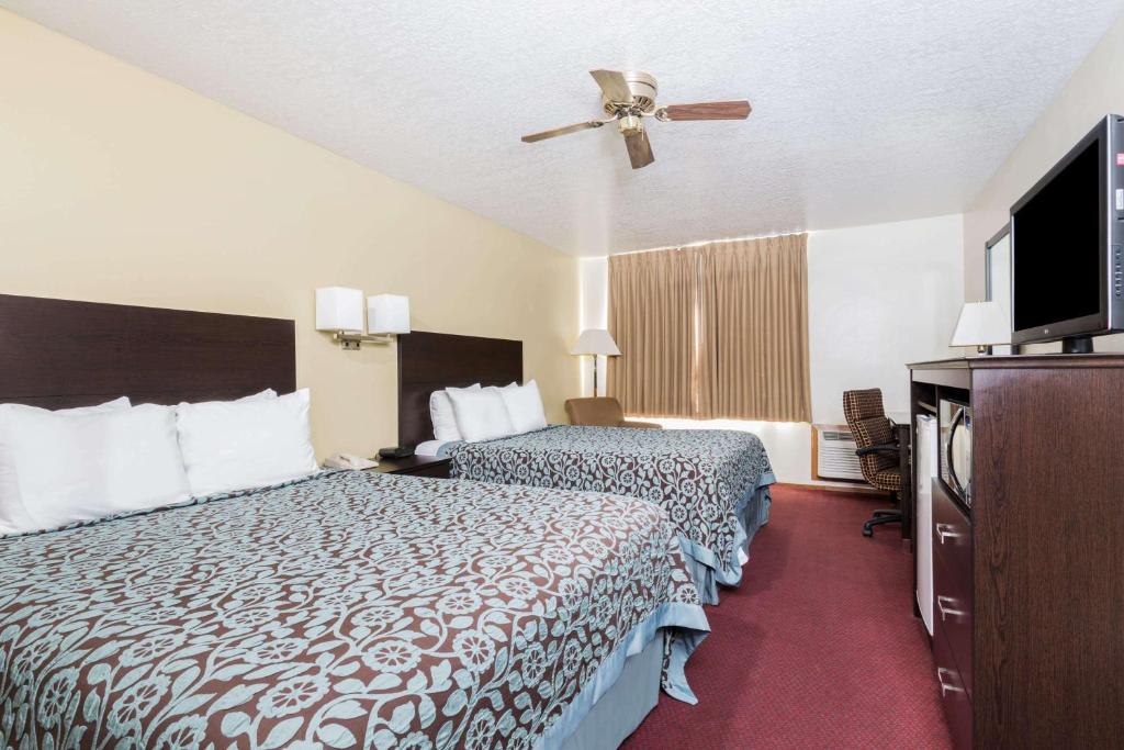 Days Inn by Wyndham Pueblo - image 2