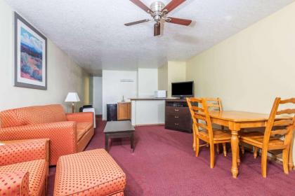 Days Inn by Wyndham Pueblo - image 4