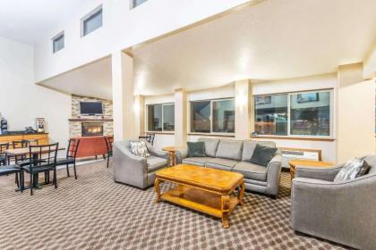 Days Inn by Wyndham Pueblo - image 6