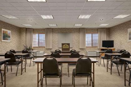 Wingate by Wyndham Pueblo - image 10