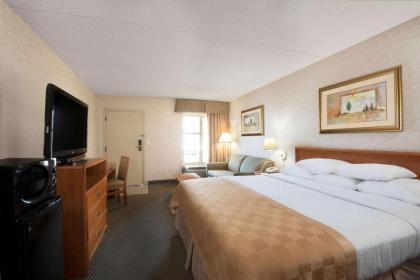 Ramada by Wyndham Pueblo - image 11