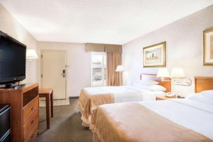 Ramada by Wyndham Pueblo - image 12