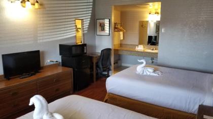 Santa Fe Inn - Pueblo - image 11