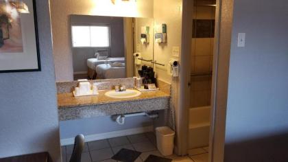 Santa Fe Inn - Pueblo - image 13