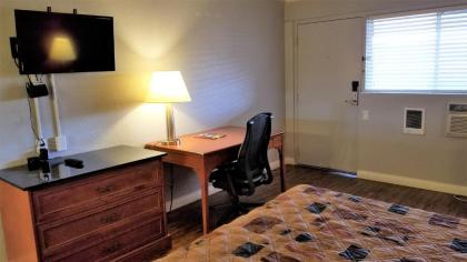 Santa Fe Inn - Pueblo - image 5