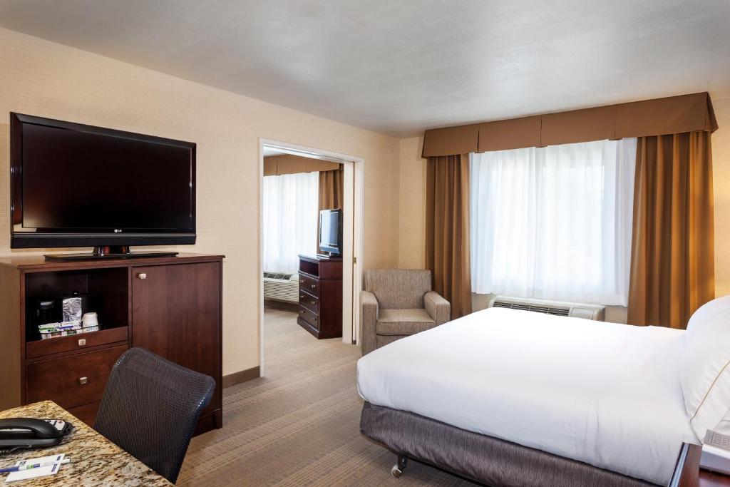Holiday Inn Express Pullman an IHG Hotel - image 6
