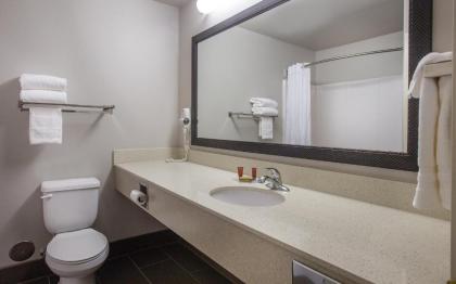 Coast Hilltop Inn - image 3