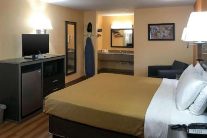 Econo Lodge Purcell - image 10