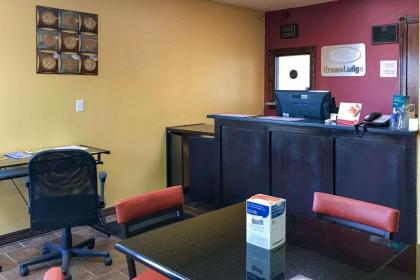 Econo Lodge Purcell - image 9