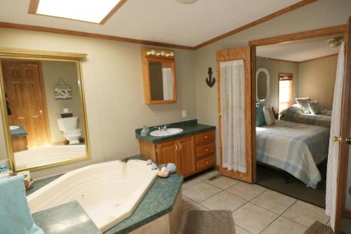 Island Club #108 - image 5
