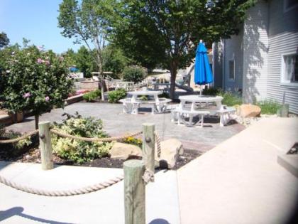 Put-in-Bay Poolview Condo #2 - image 3