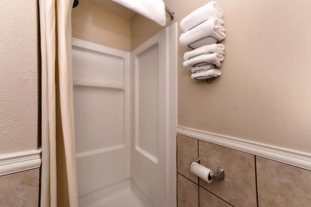 AMERICAS BEST VALUE INN PUTNAM - image 3