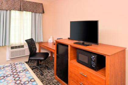 AMERICAS BEST VALUE INN PUTNAM - image 7