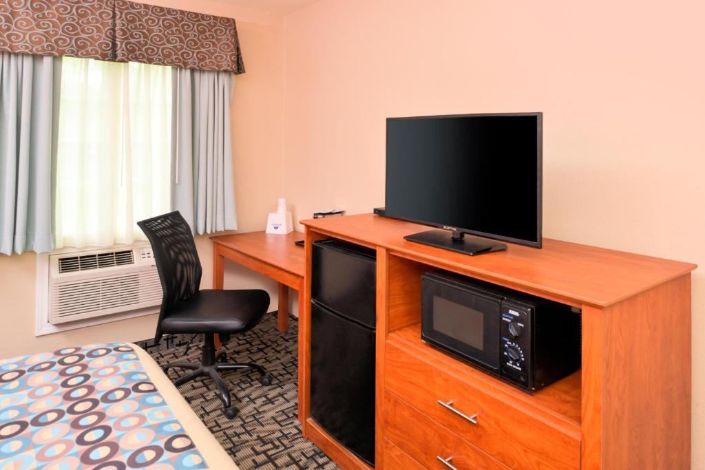 AMERICAS BEST VALUE INN PUTNAM - image 7