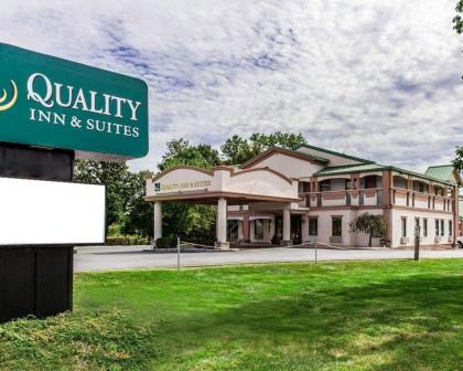 Quality Inn & Suites Quakertown-Allentown - image 2