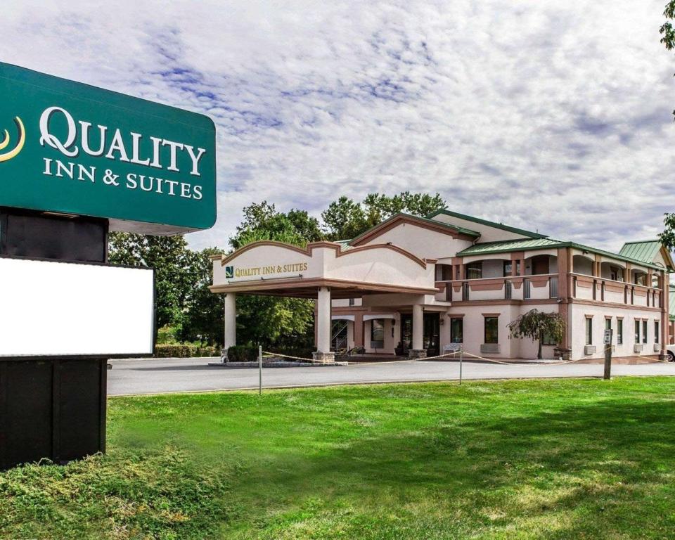 Quality Inn & Suites Quakertown-Allentown - image 2