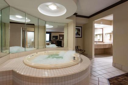 Quality Inn & Suites Quakertown-Allentown - image 8