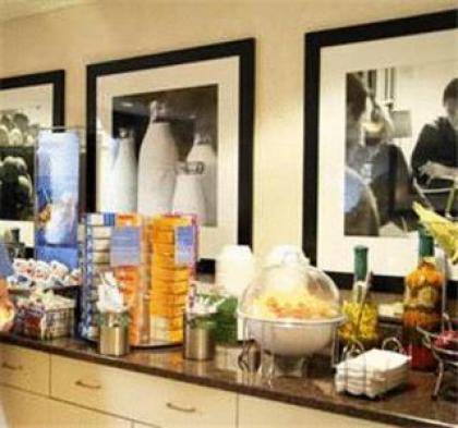 Hampton Inn Quakertown - image 8