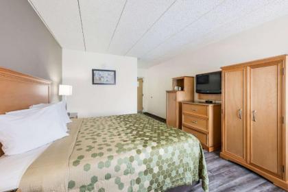 Econo Lodge - image 15