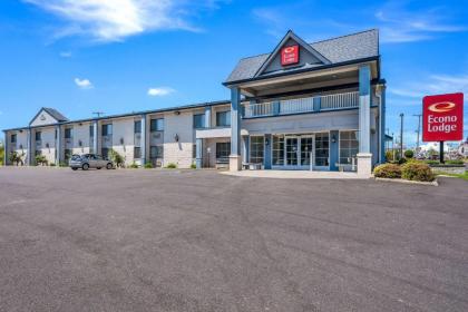 Econo Lodge - image 4