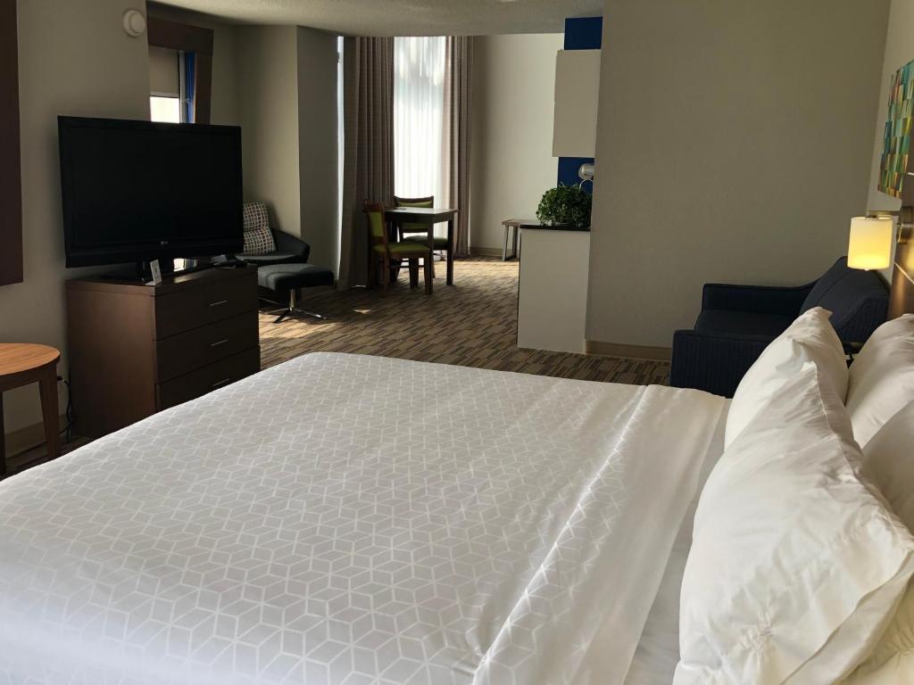 Holiday Inn Express and Suites - Quakertown an IHG Hotel - image 6