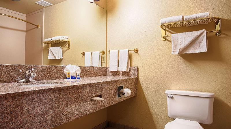 SureStay Plus Hotel by Best Western Quanah - image 5