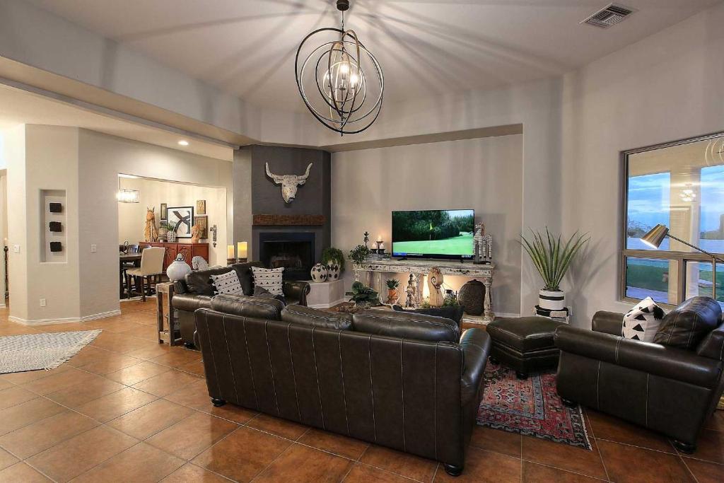 Adobe Arizona Home with Amazing 360 Mountain Views! - image 4