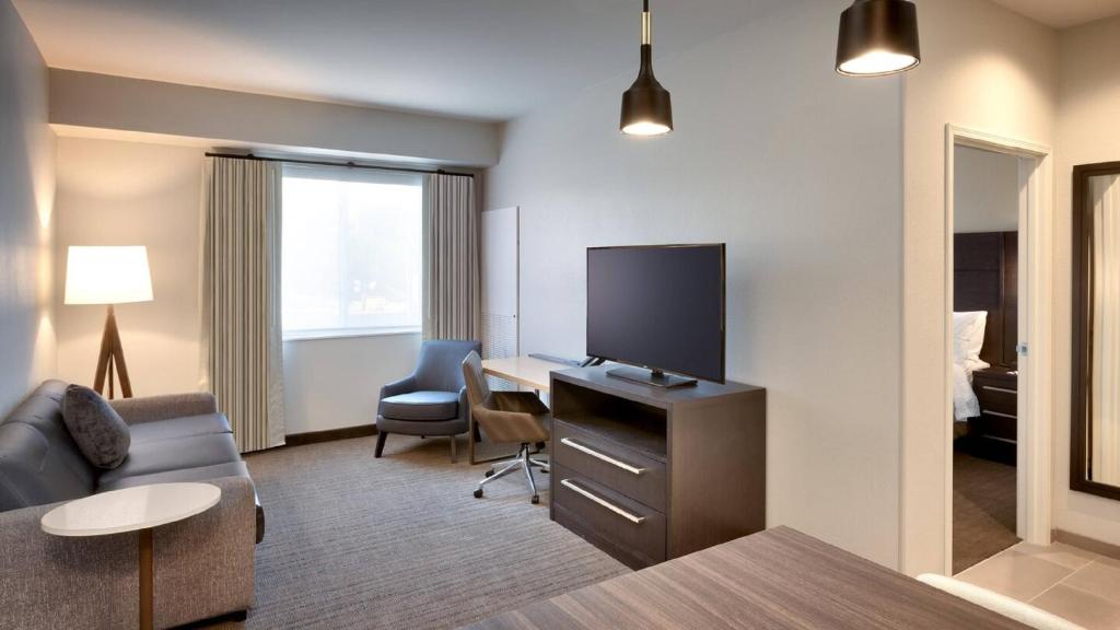 Residence Inn by Marriott New York JFK Airport - image 2