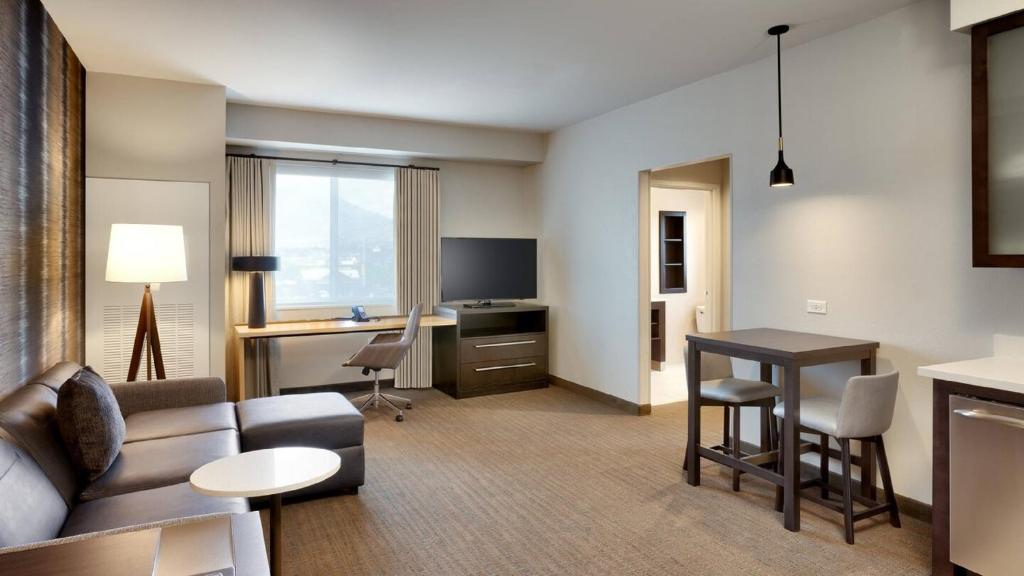 Residence Inn by Marriott New York JFK Airport - image 5