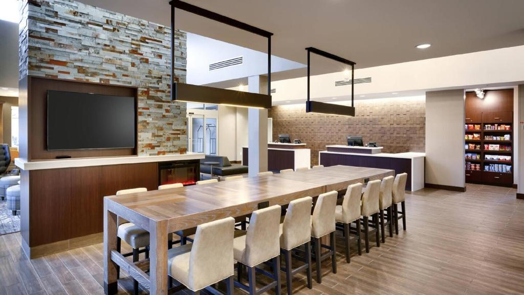 Residence Inn by Marriott New York JFK Airport - image 7