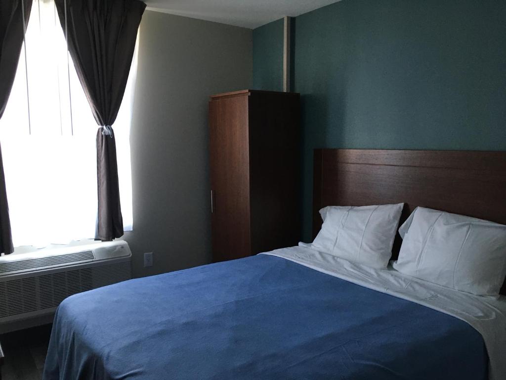 Magna Hotel JFK AirTrain - image 3