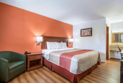 Northway Inn Queensbury - Lake George - image 9
