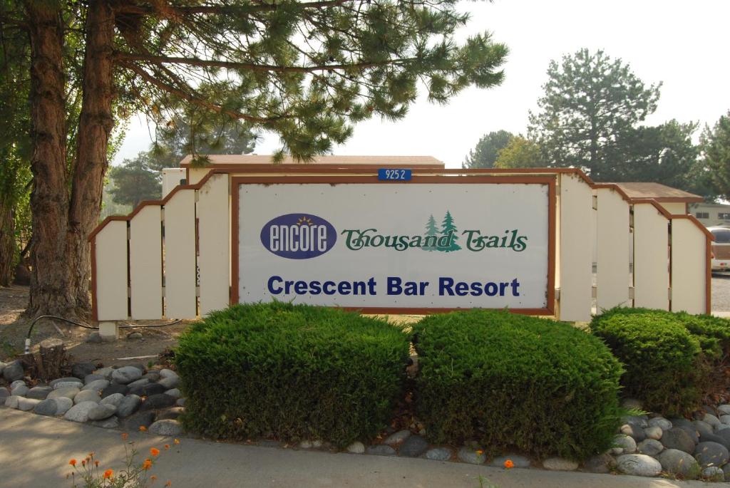 Crescent Bar Camping Resort Studio Cabin 1 - main image