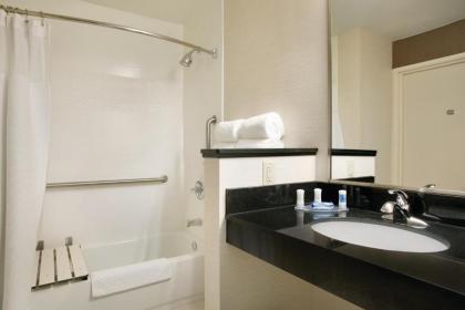 Fairfield Inn & Suites by Marriott Quincy - image 11