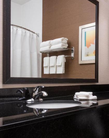 Fairfield Inn & Suites by Marriott Quincy - image 12