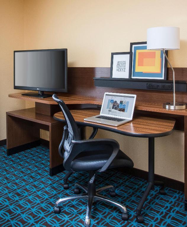 Fairfield Inn & Suites by Marriott Quincy - image 2