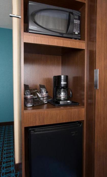 Fairfield Inn & Suites by Marriott Quincy - image 4