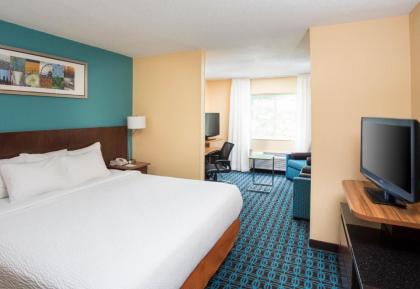 Fairfield Inn & Suites by Marriott Quincy - image 9