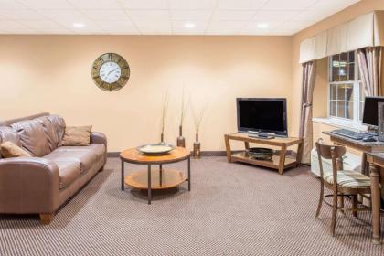 Microtel Inn & Suites By Wyndham Quincy - image 10